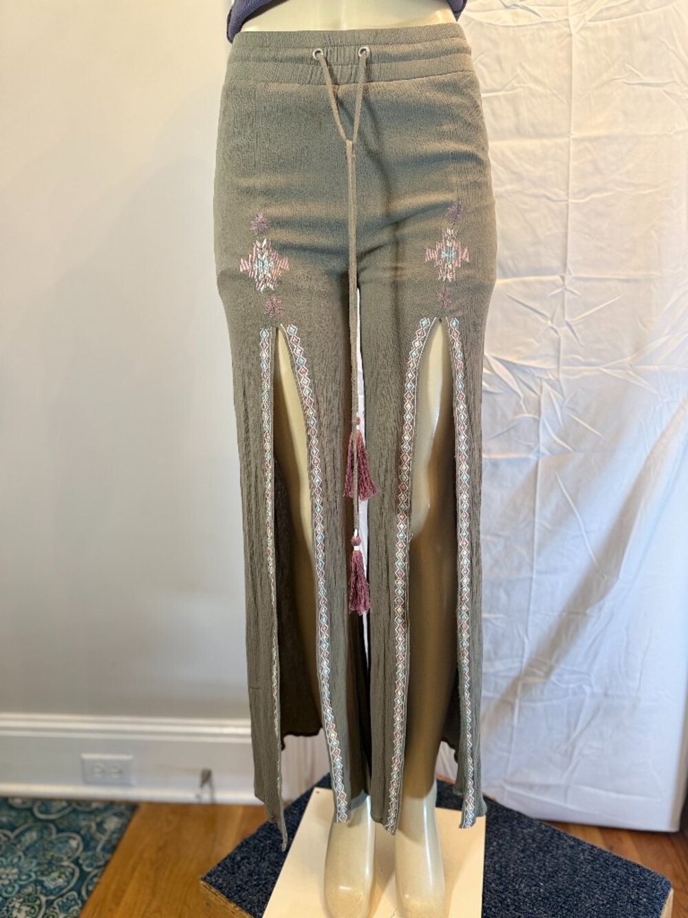 Fate Olive Harem Stretch pants w/front leg slits Women's S